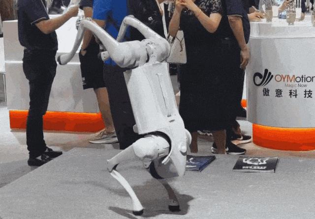 看起来酷炫的人形机器人，距离进厂拧螺丝还有很远