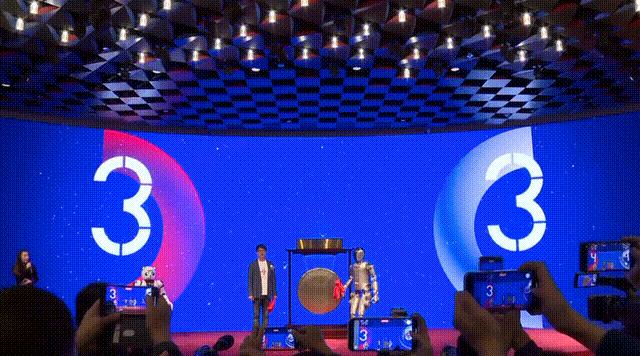 史上首次，人形机器人敲响上市锣，优必选苦熬11年闯关成功